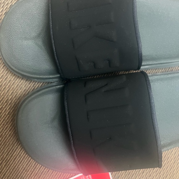 Nike offcourt Slide Sandals Men6/W7 new retail $40 - Picture 1 of 3